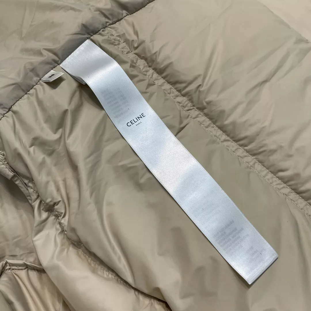 셀린느 하이넥 나일론 자수 여성용 쇼트 패딩 상세 이미지 19