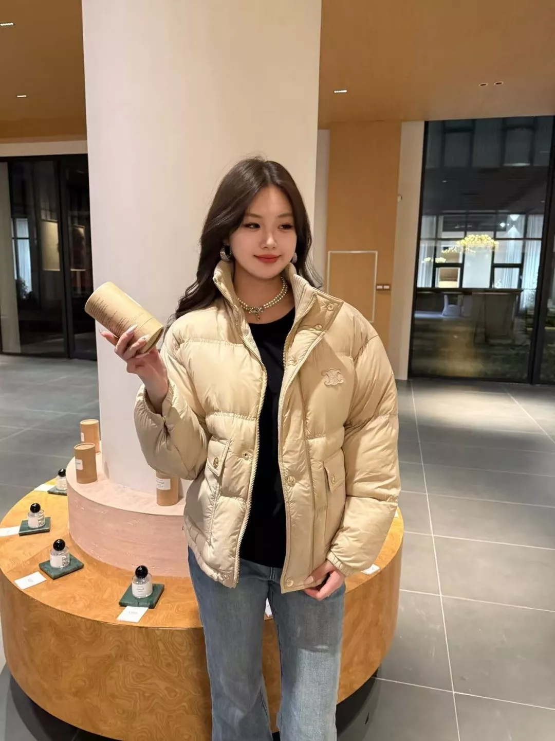 셀린느 하이넥 나일론 자수 여성용 쇼트 패딩 상세 이미지 22