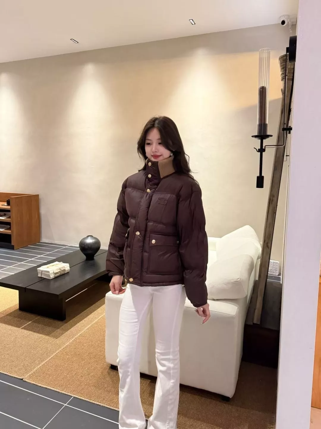 셀린느 하이넥 나일론 자수 여성용 쇼트 패딩 상세 이미지 26