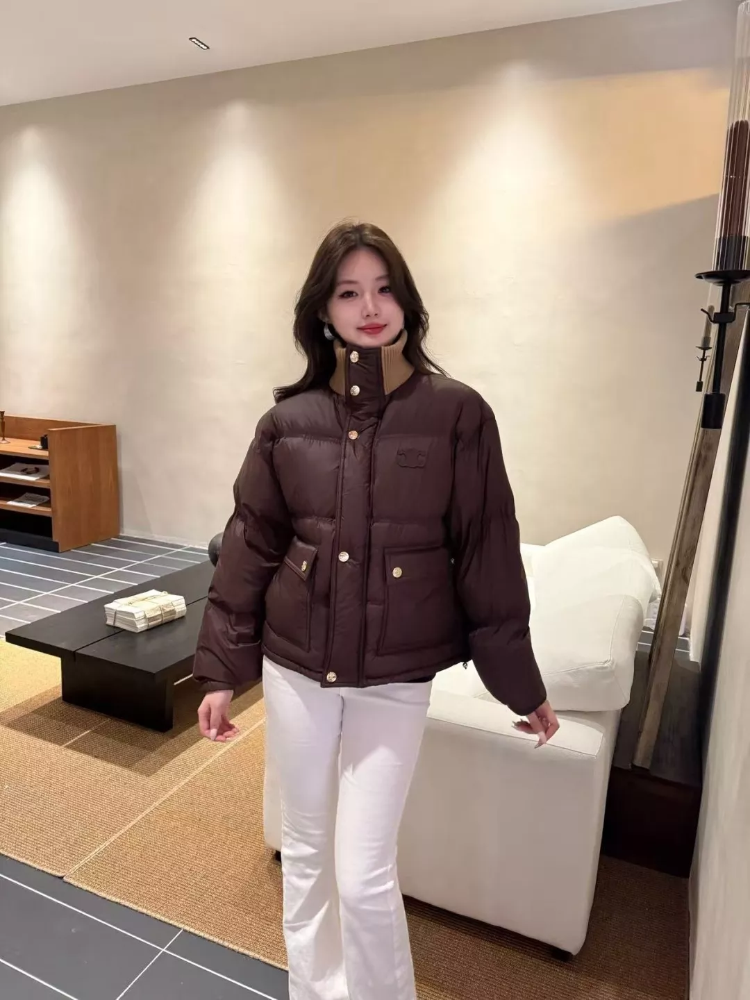 셀린느 하이넥 나일론 자수 여성용 쇼트 패딩 상세 이미지 27