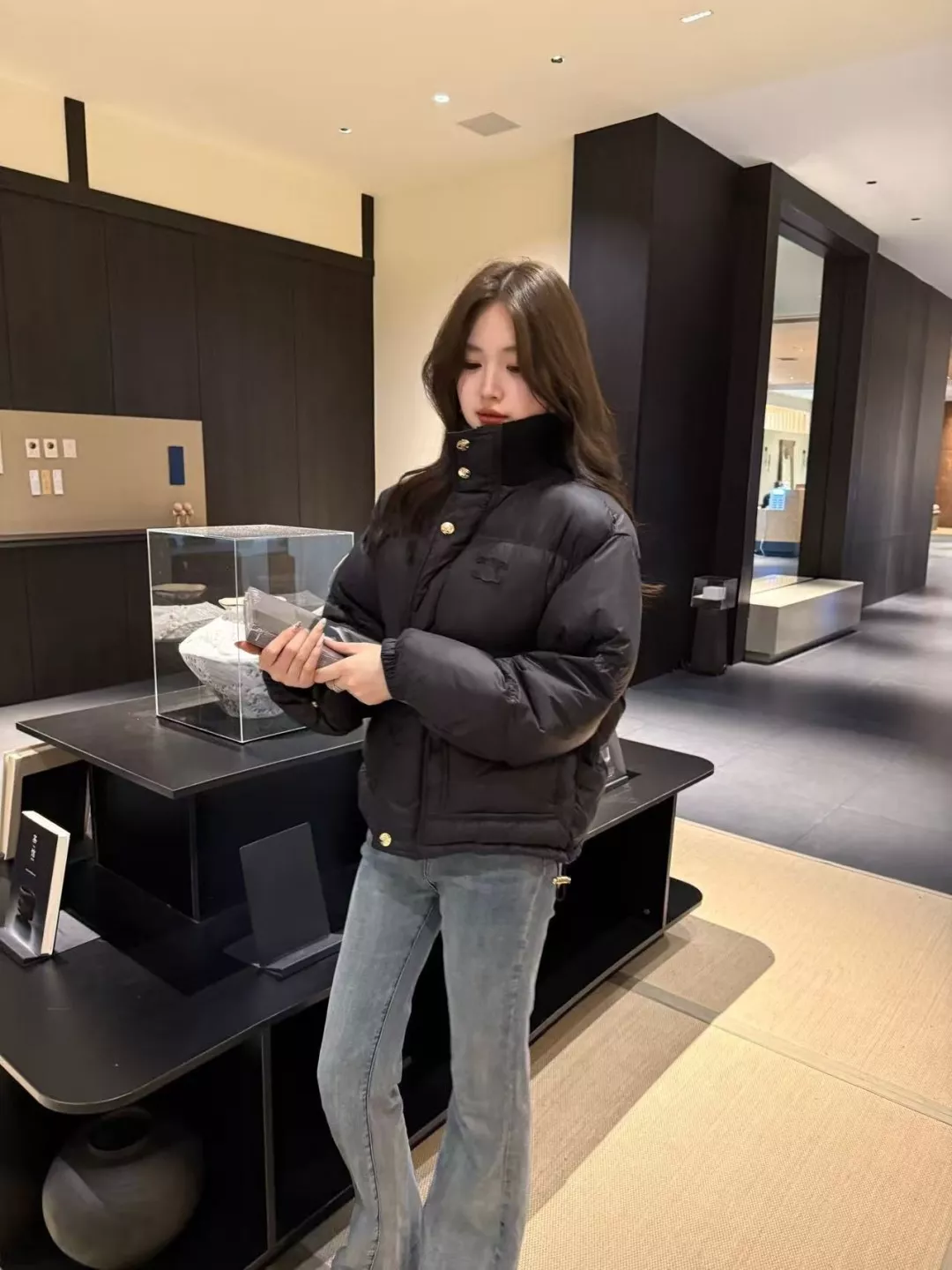 셀린느 하이넥 나일론 자수 여성용 쇼트 패딩 상세 이미지 29