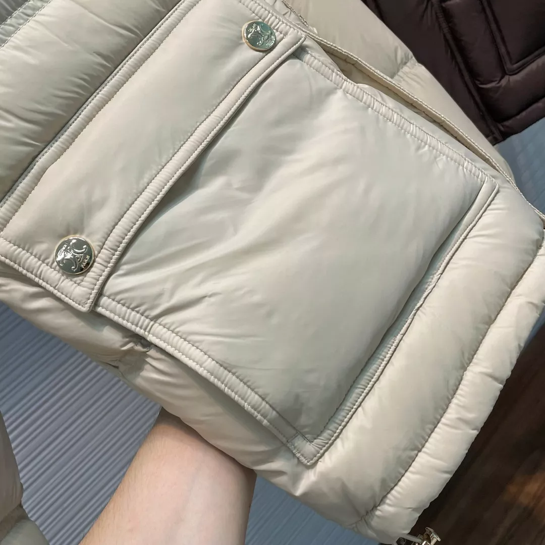 셀린느 하이넥 나일론 자수 여성용 쇼트 패딩 상세 이미지 6