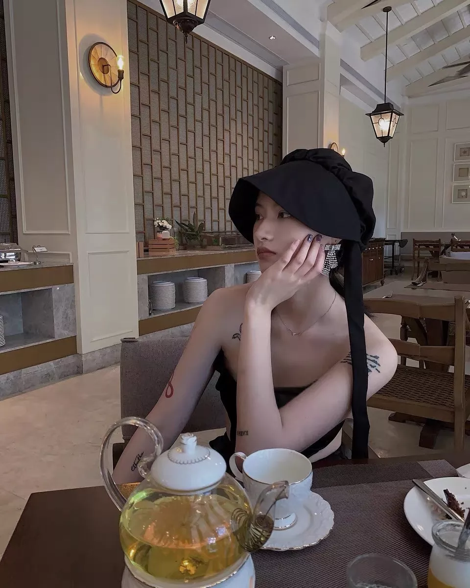 셀린느 풀 큐빅 리본 태슬 귀걸이 상세 이미지 42