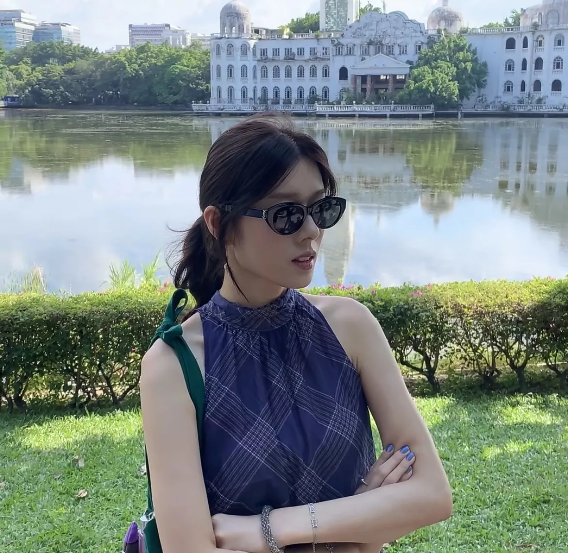 입생로랑 아세테이트 UV 차단 캣아이 프레임 상세 이미지 23