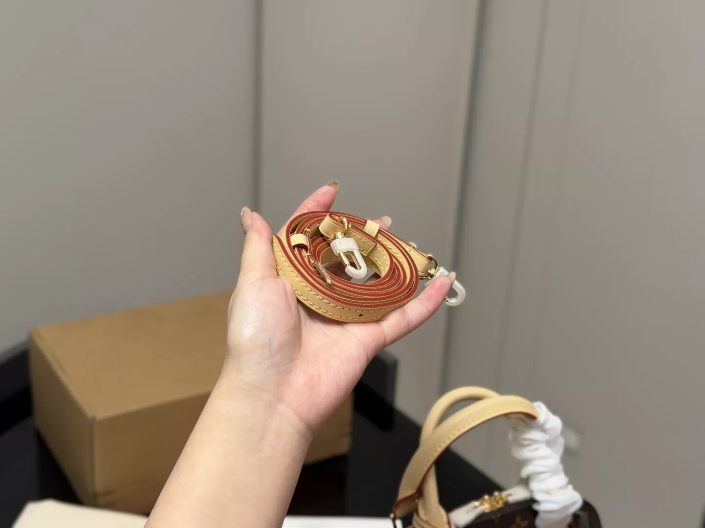 루이비통 모노그램 알마 쉘 토트백 상세 이미지 3