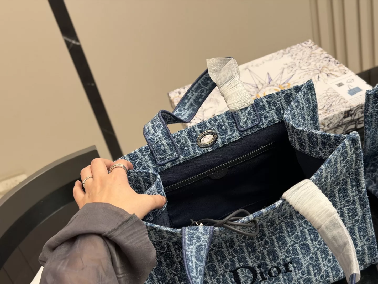 디올 오블리크 북 토트백 블루 상세 이미지 4