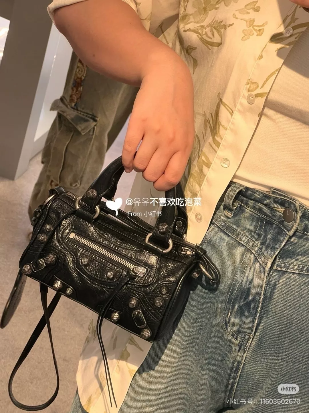 발렌시아가 소프트 오버사이즈 토트백 상세 이미지 21
