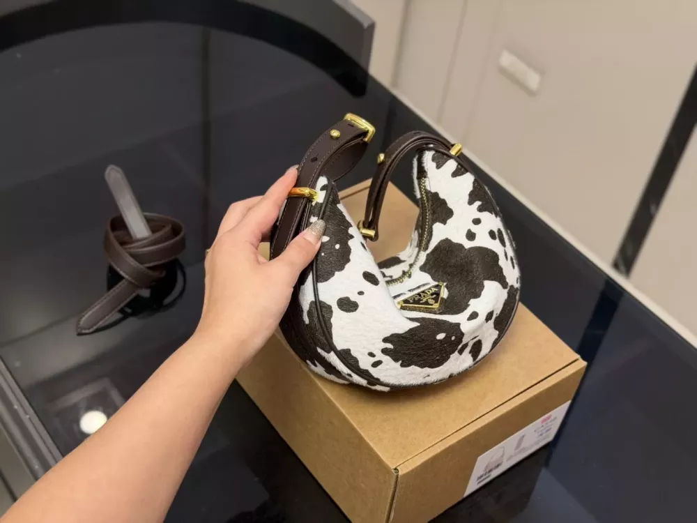 프라다 레오파드 패턴 미니 호보백