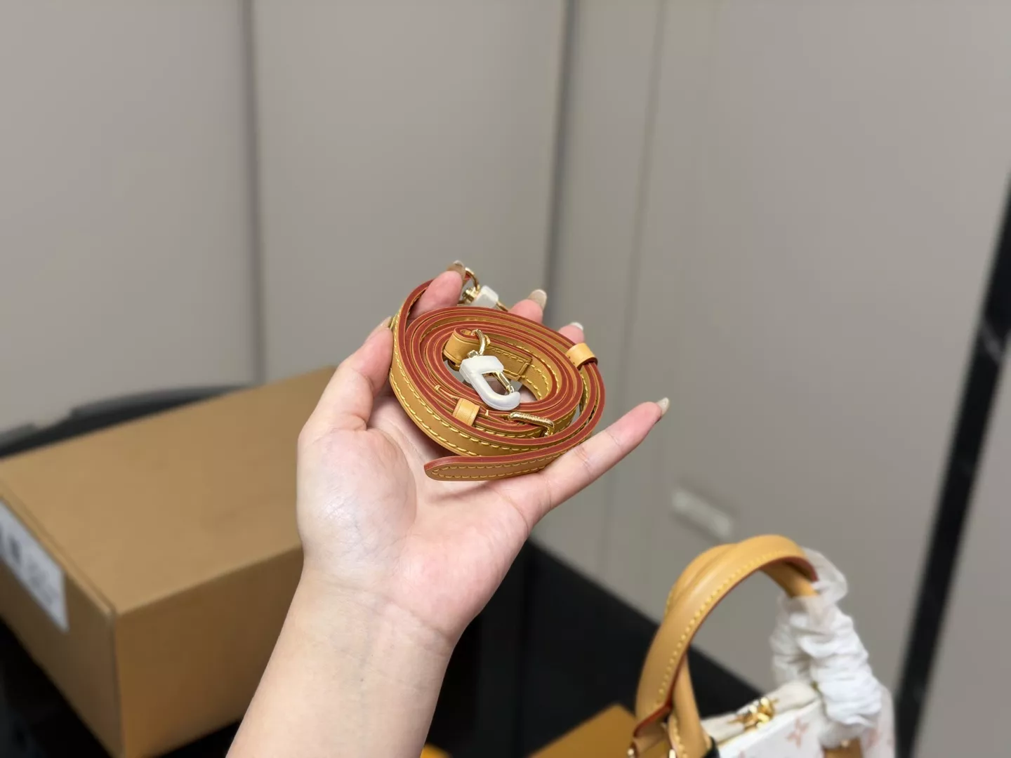 루이비통 모노그램 알마 쉘 토트백 상세 이미지 23