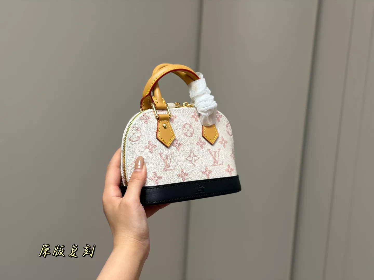 루이비통 모노그램 알마 쉘 토트백 상세 이미지 29