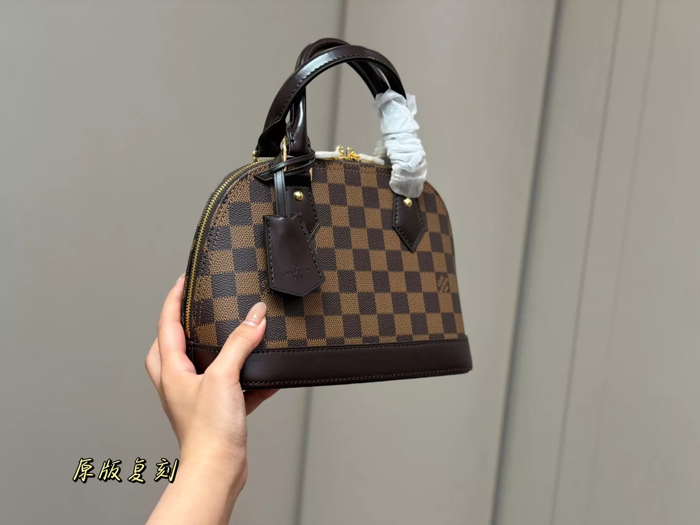 루이비통 모노그램 알마 쉘 토트백 상세 이미지 39