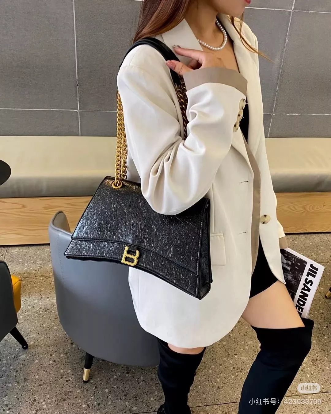 발렌시아가 크러시 슬링 가죽 숄더백 상세 이미지 18