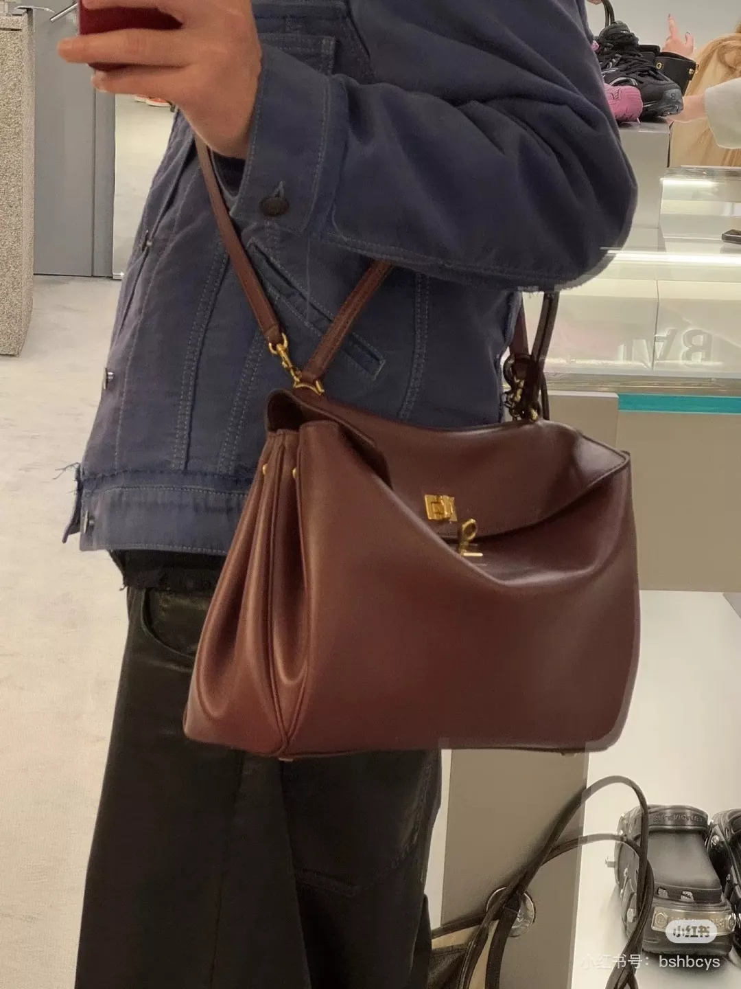 발렌시아가 대형 실루엣 레더 토트백 상세 이미지 19