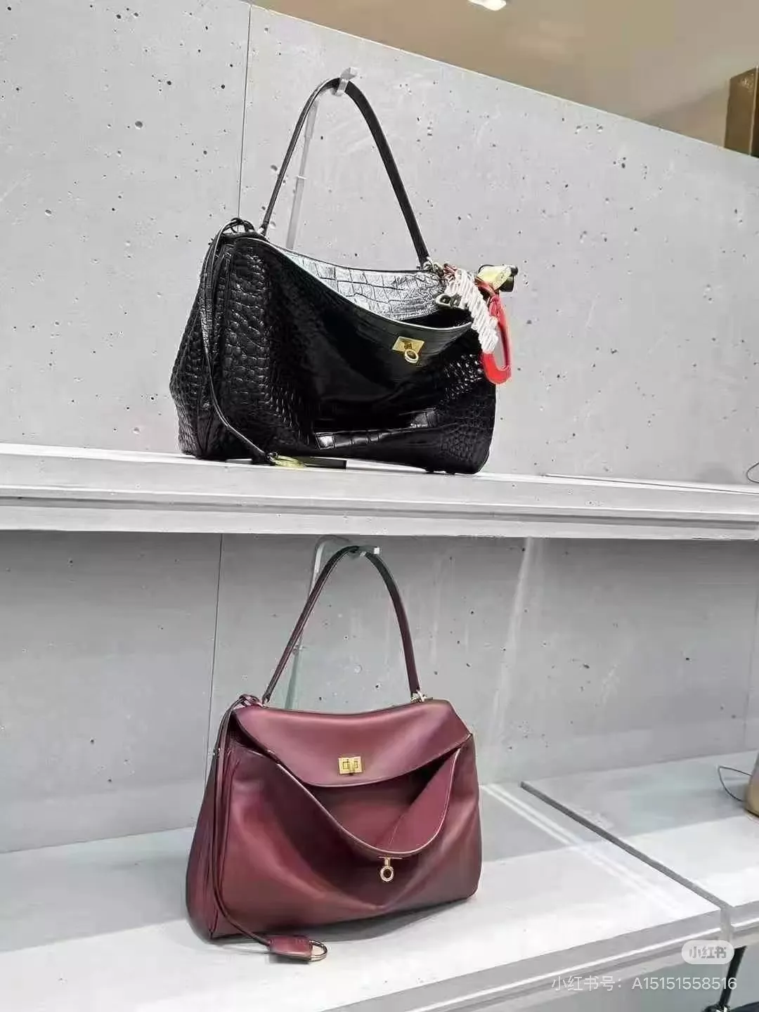 발렌시아가 대형 실루엣 레더 토트백 상세 이미지 20