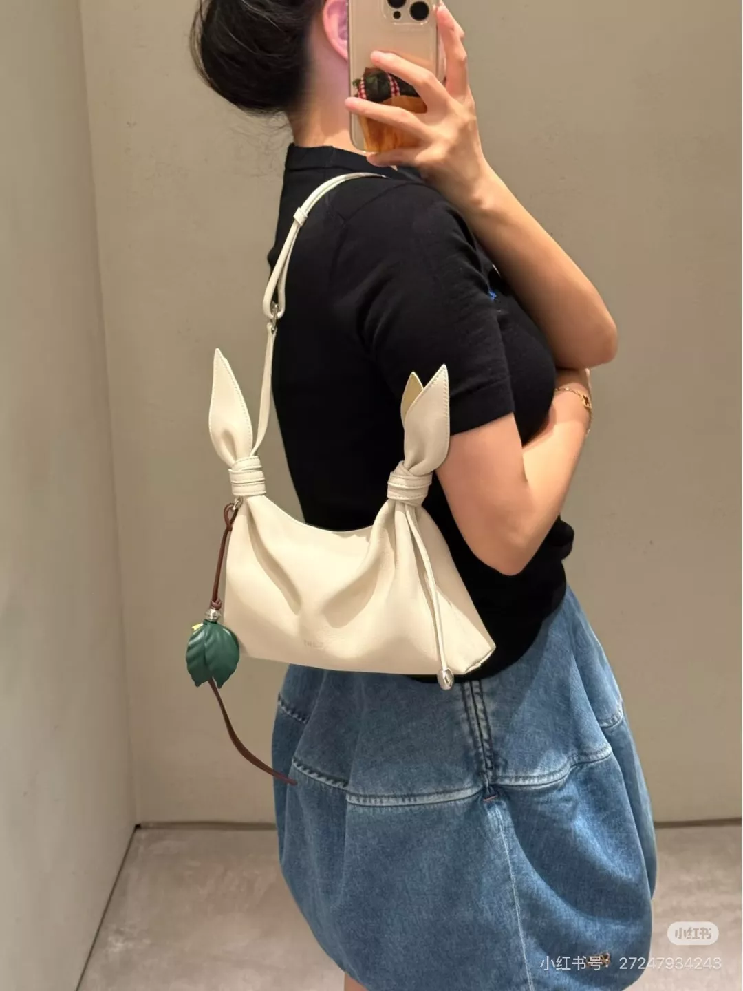 로에베 트위스트 이어 디테일 호보백 상세 이미지 28