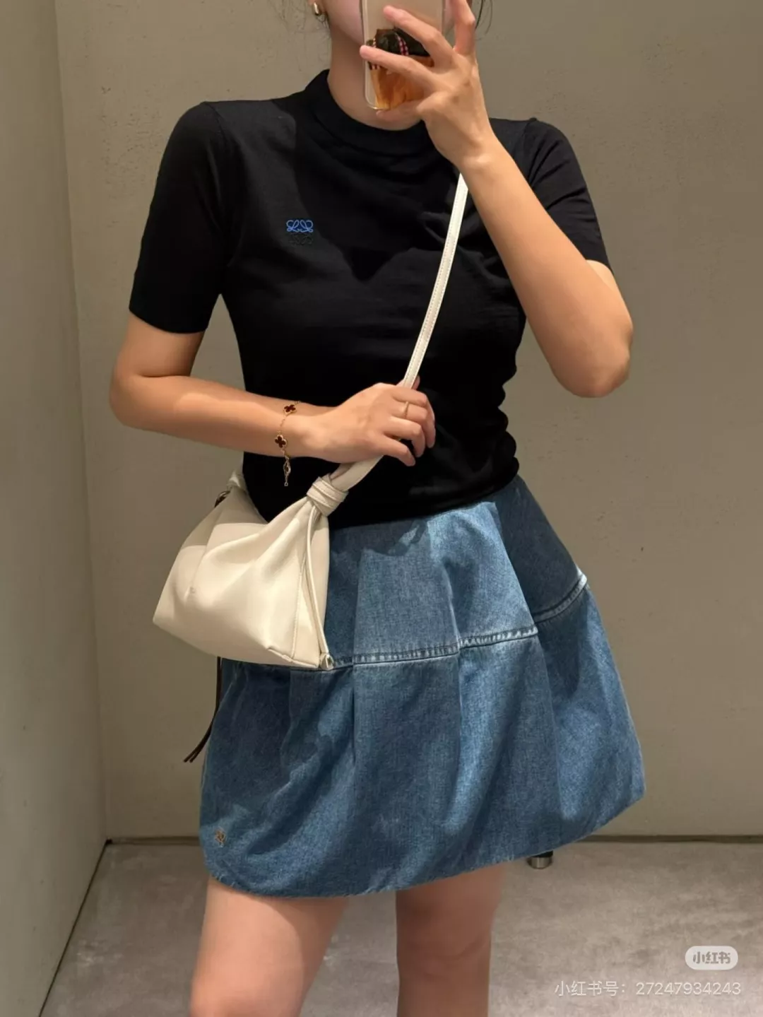 로에베 트위스트 이어 디테일 호보백 상세 이미지 29