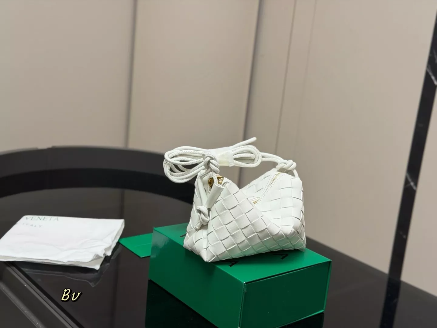 보테가베네타 인트레치아토 미니 숄더백 상세 이미지 12