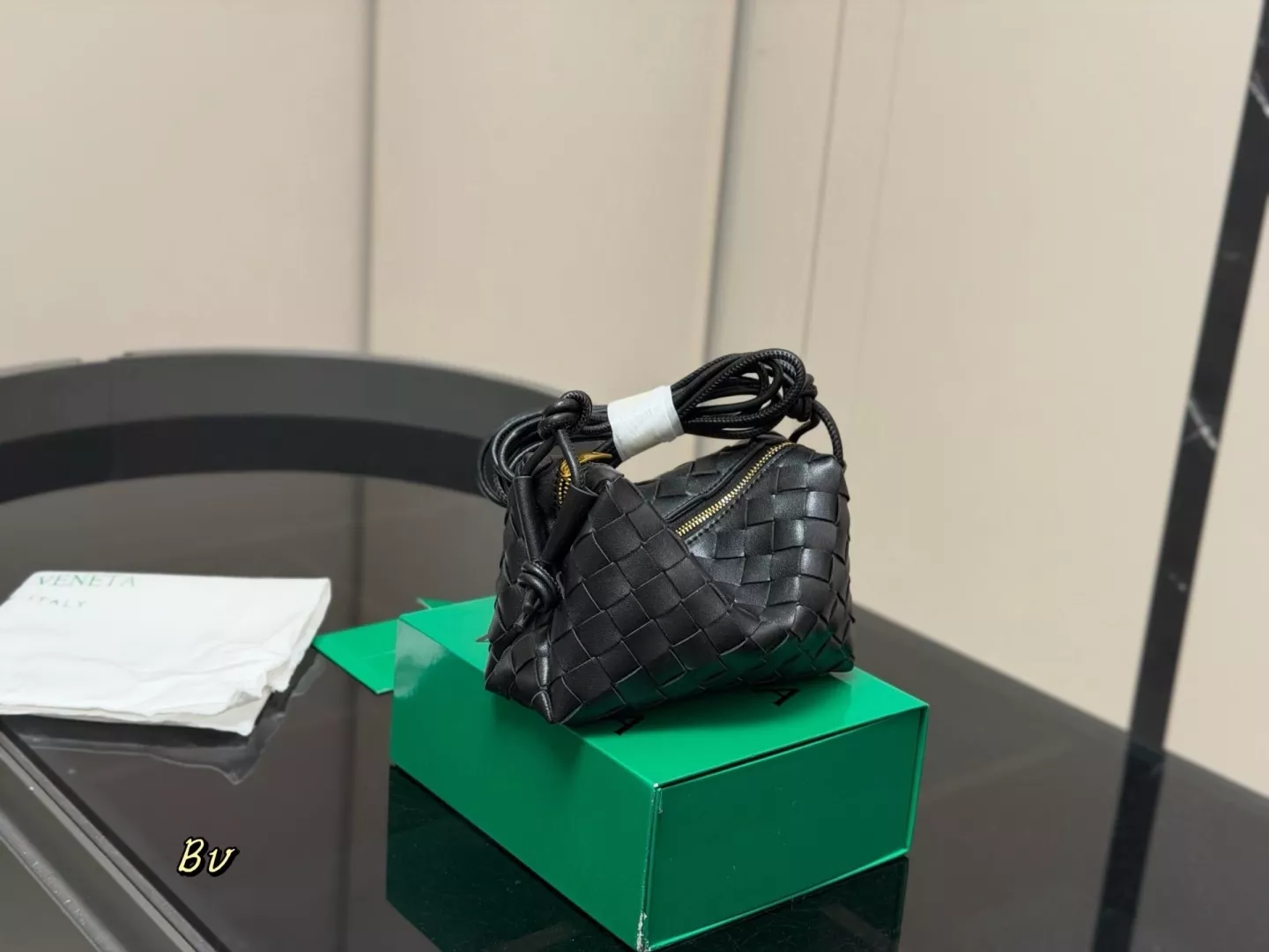 보테가베네타 인트레치아토 미니 숄더백 상세 이미지 9