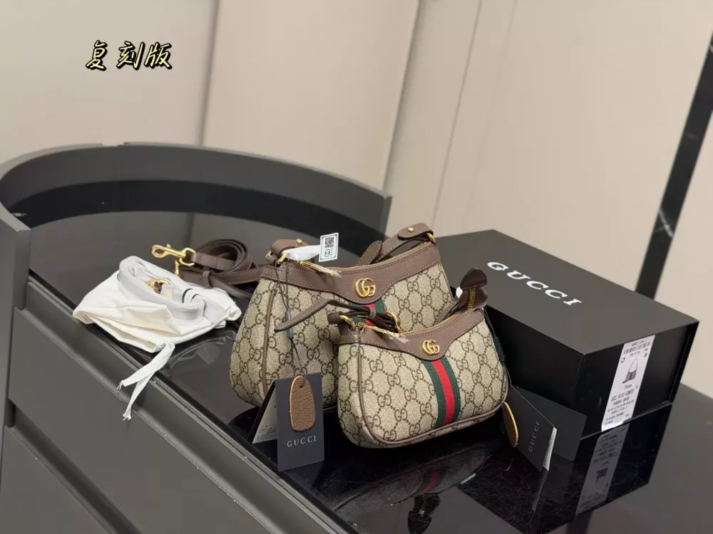구찌 오피디아 모노그램 바게트백