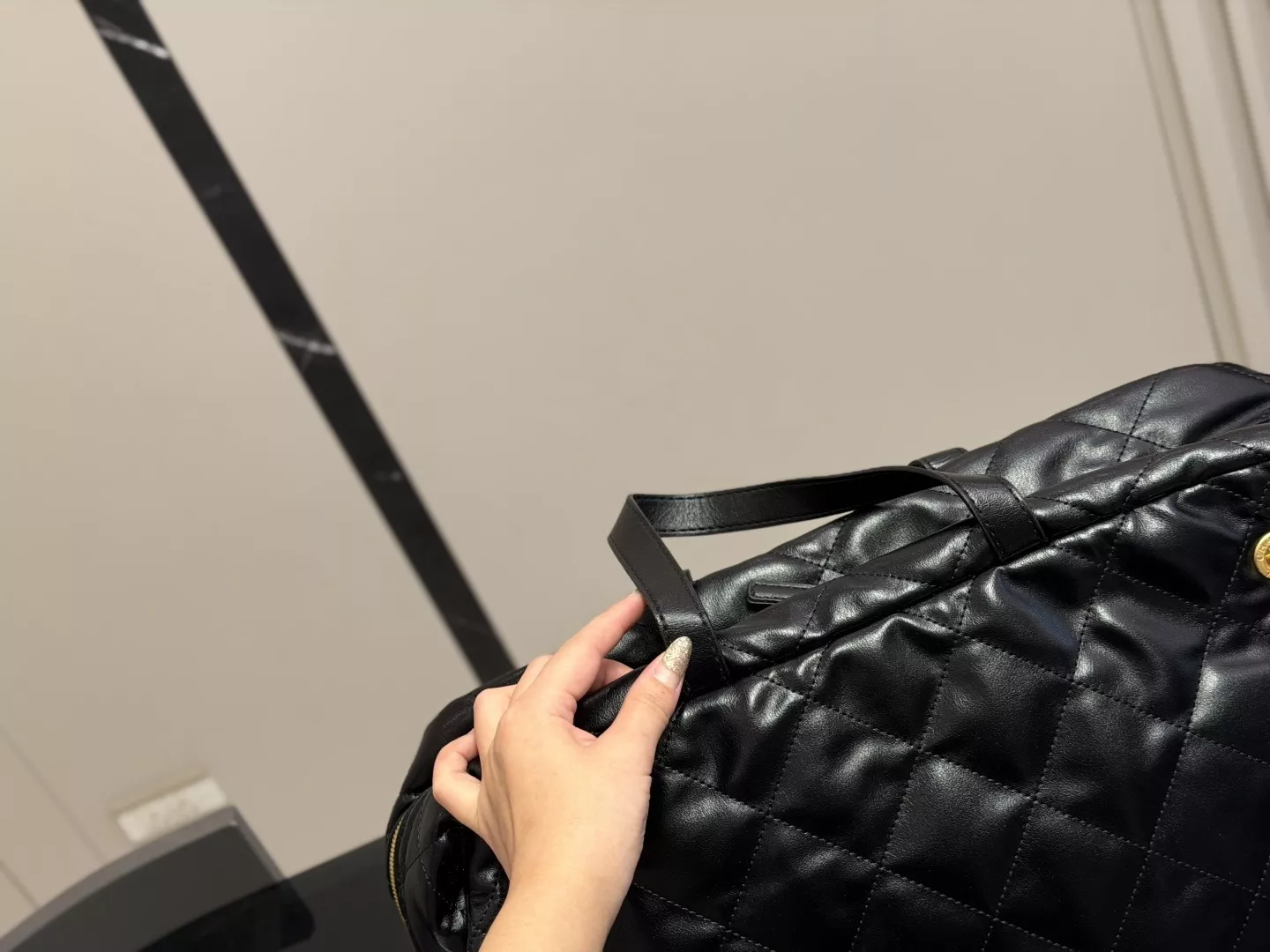 샤넬 퀼팅 포켓 체인 보스턴백 상세 이미지 3