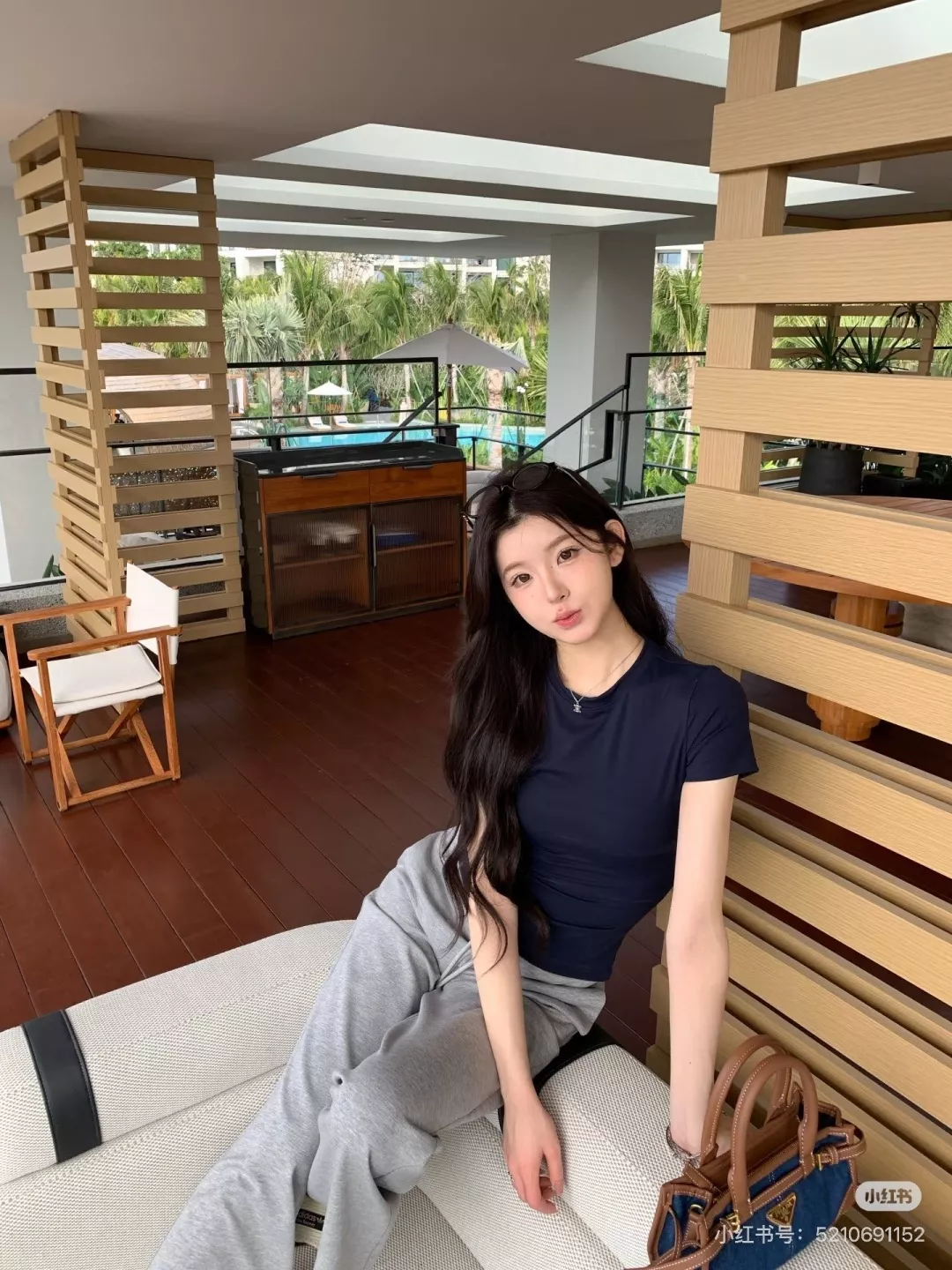 프라다 소프트 럭스 가죽 토트백 상세 이미지 25