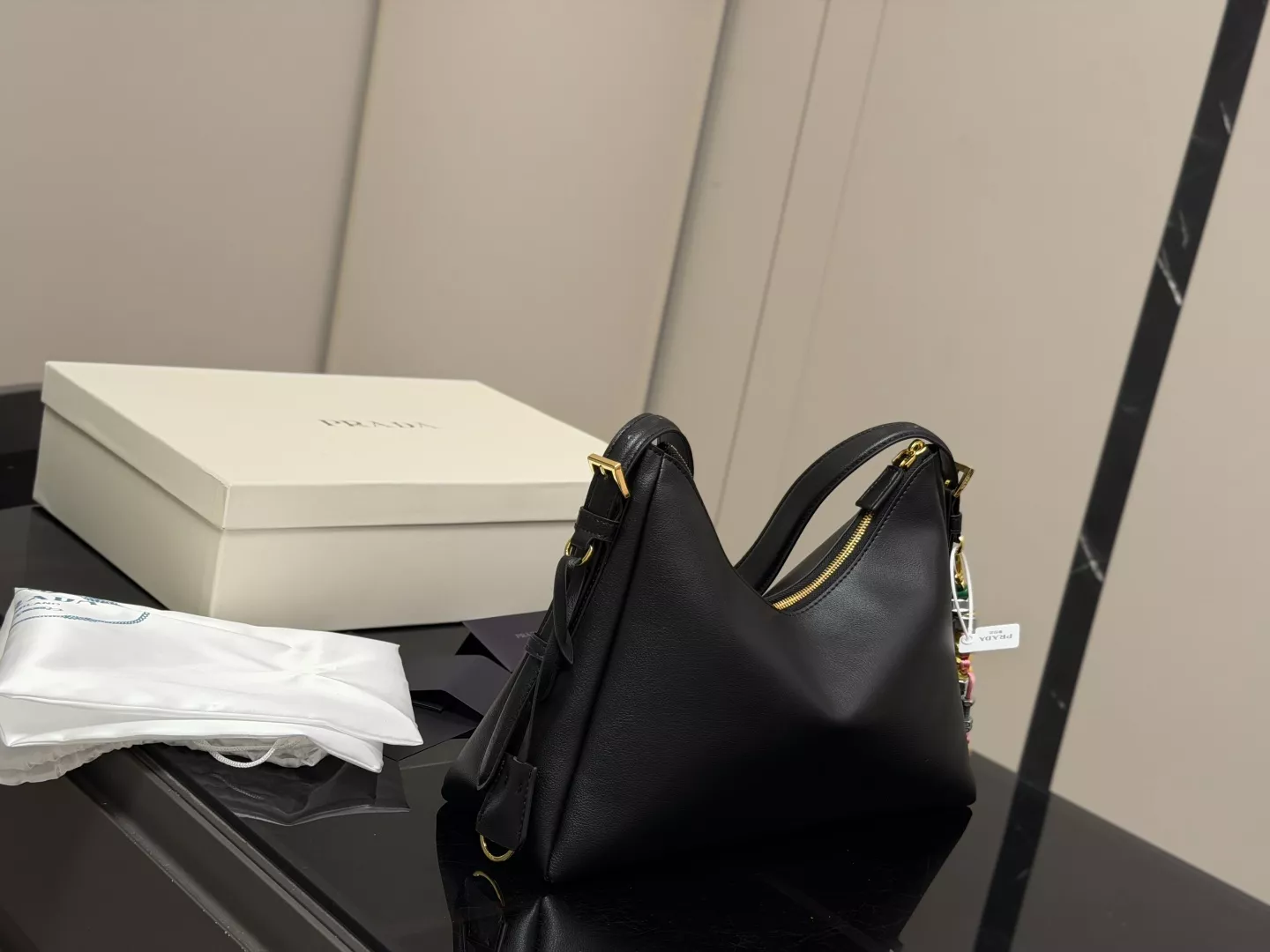 프라다 빈티지 호보 쉐입 호보백 상세 이미지 8