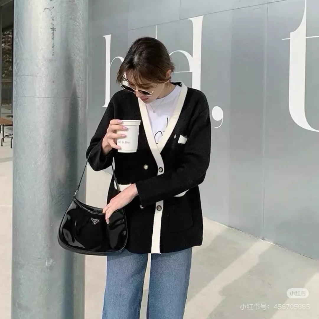 프라다 클레오 블랙 미니 호보백 상세 이미지 16