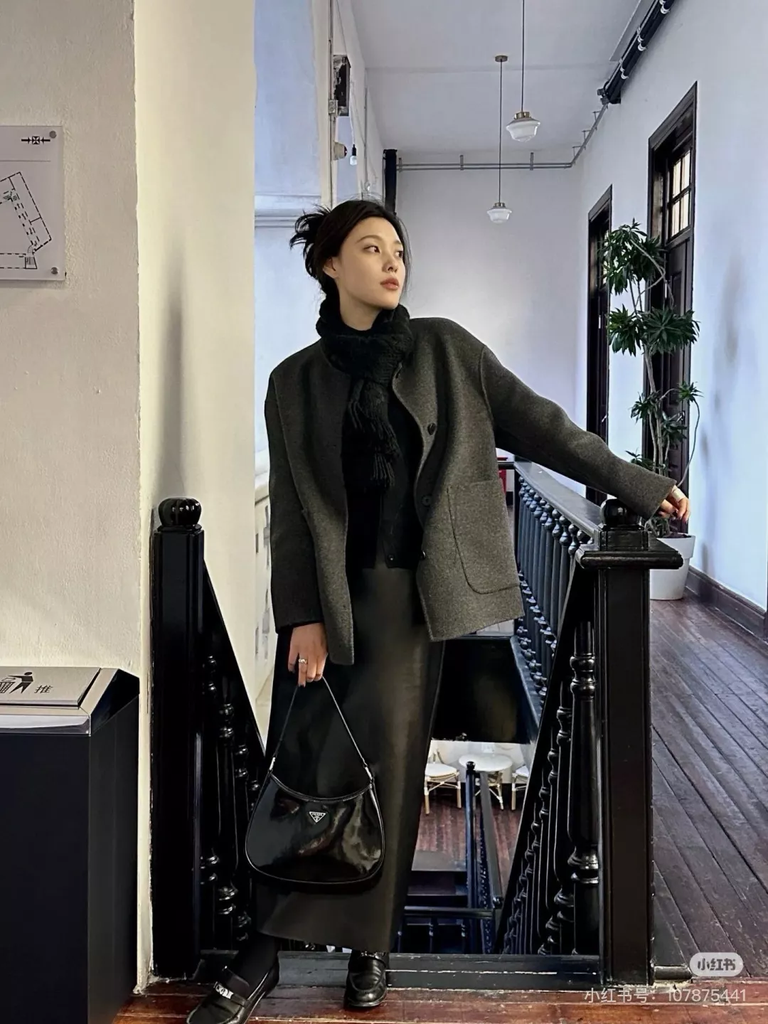 프라다 클레오 블랙 미니 호보백 상세 이미지 23