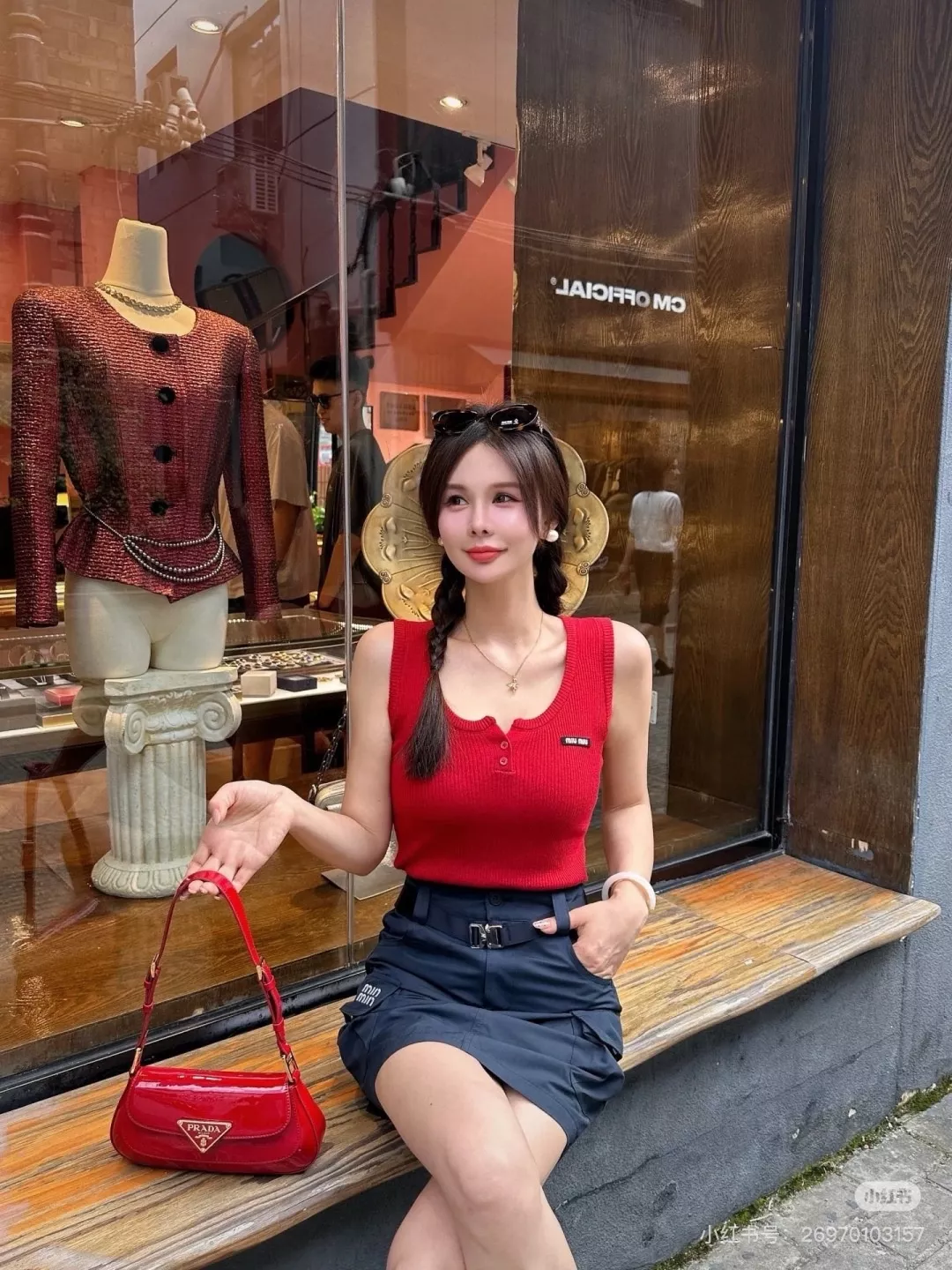 프라다 페이턴트 레더 플랩 숄더백 상세 이미지 17