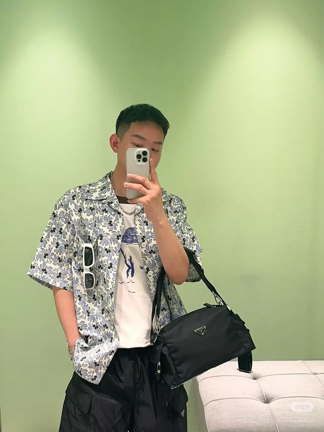 프라다 나일론 스트랩 메신저백 상세 이미지 13