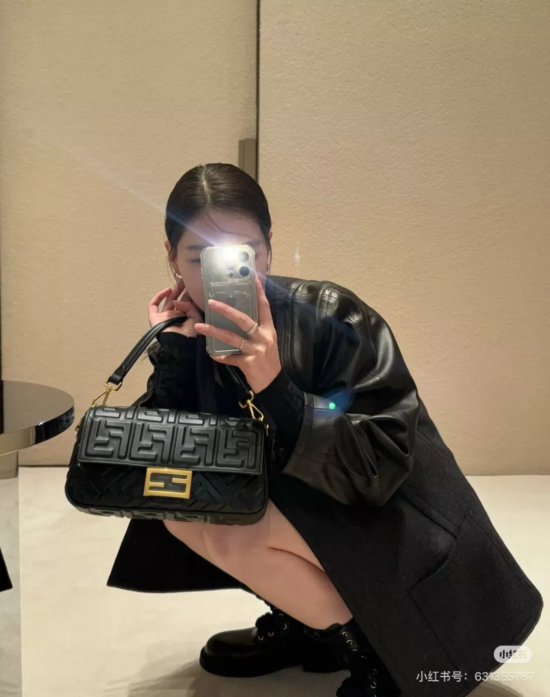 펜디 카프스킨 바게트 숄더백 상세 이미지 30