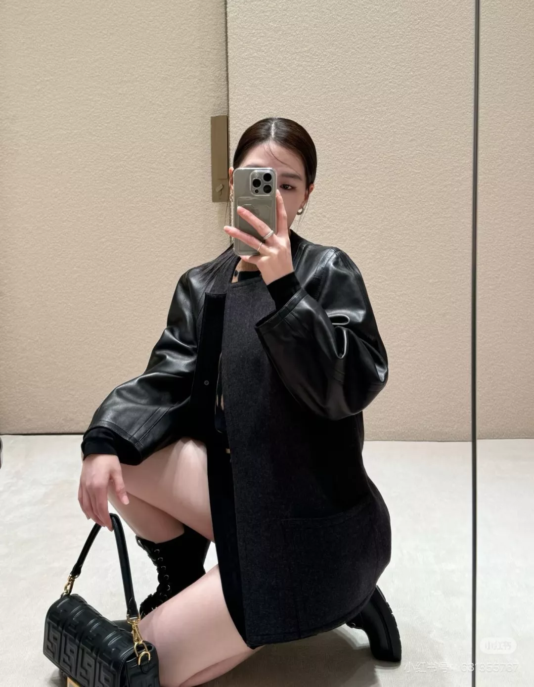 펜디 카프스킨 바게트 숄더백 상세 이미지 32