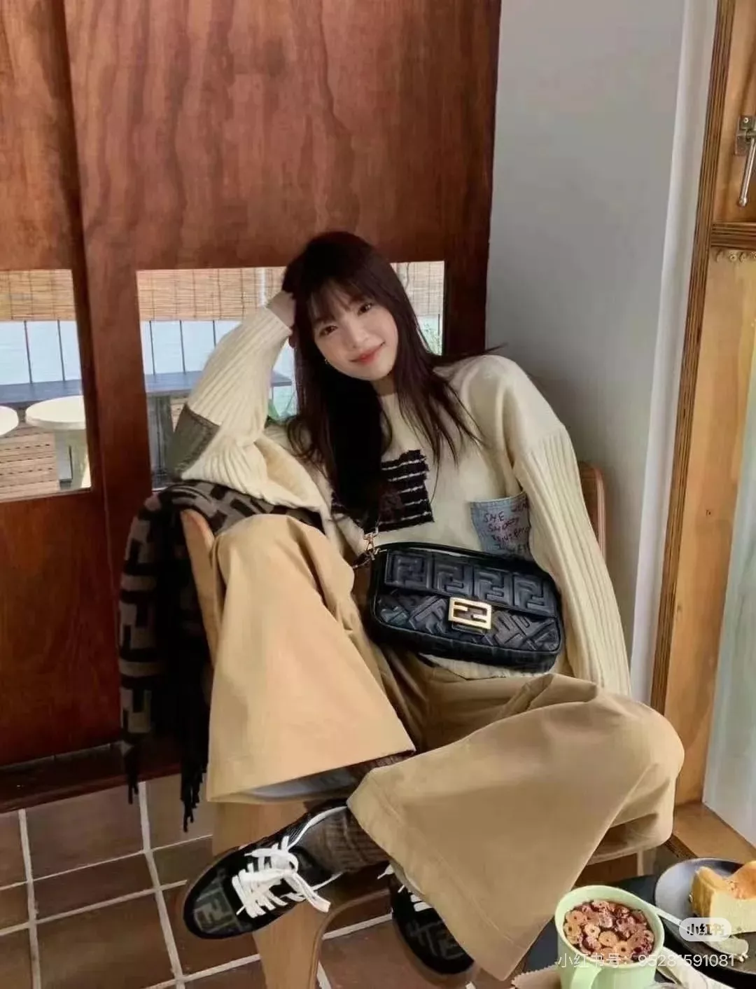 펜디 카프스킨 바게트 숄더백 상세 이미지 34