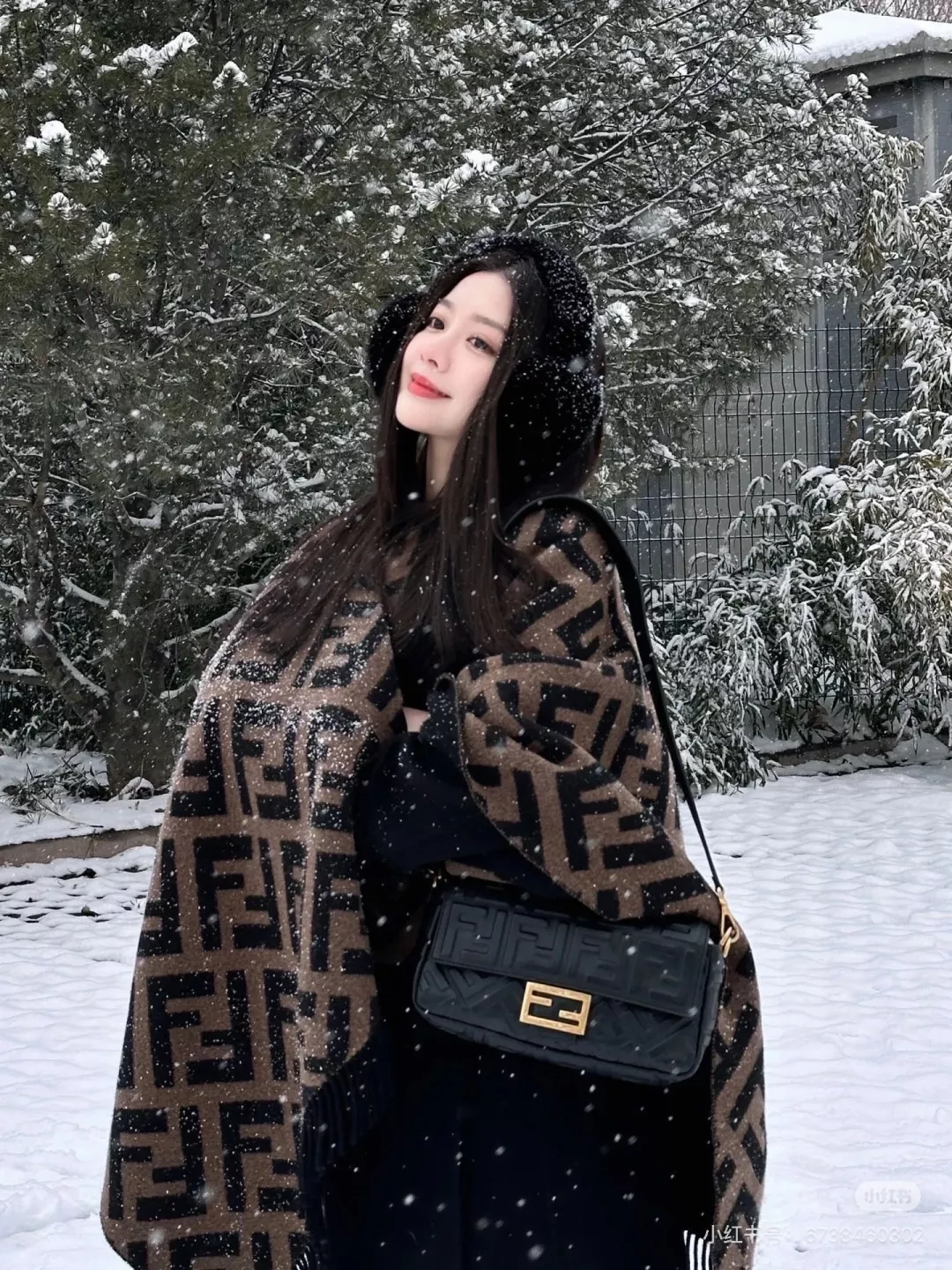 펜디 카프스킨 바게트 숄더백 상세 이미지 39