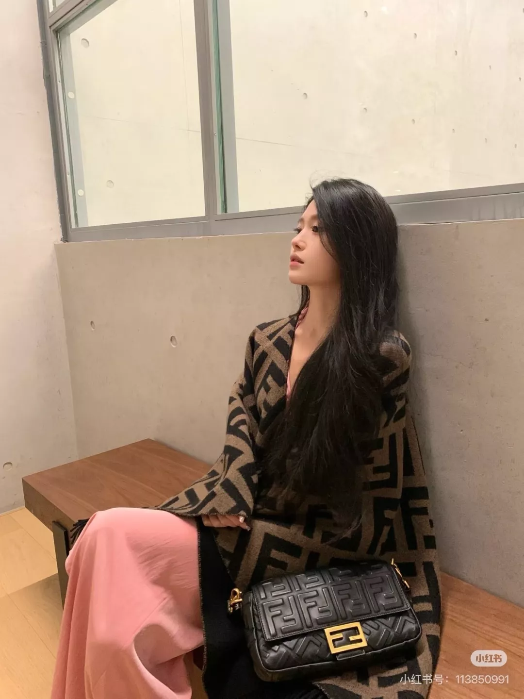펜디 카프스킨 바게트 숄더백 상세 이미지 40