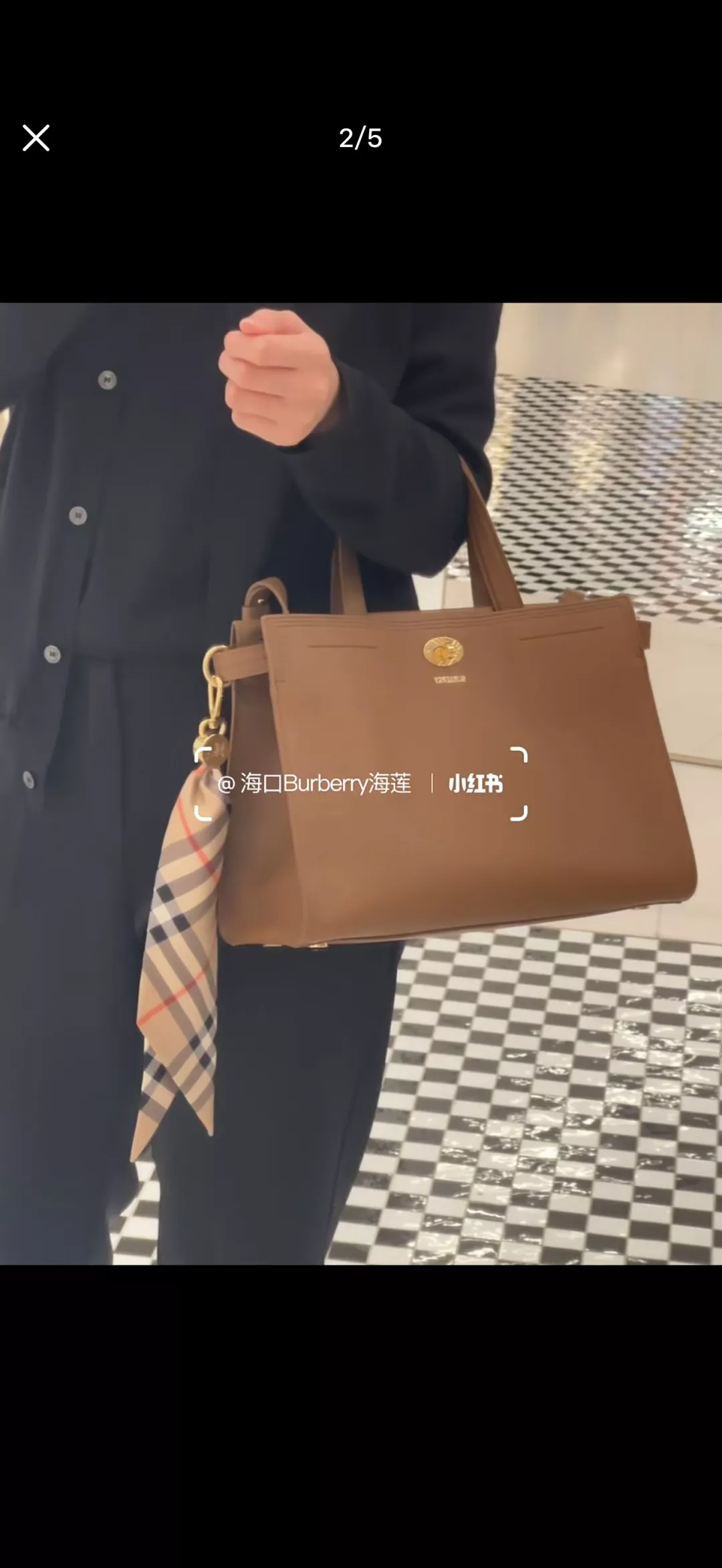 버버리 코츠월즈 스몰 레더 토트백 상세 이미지 21