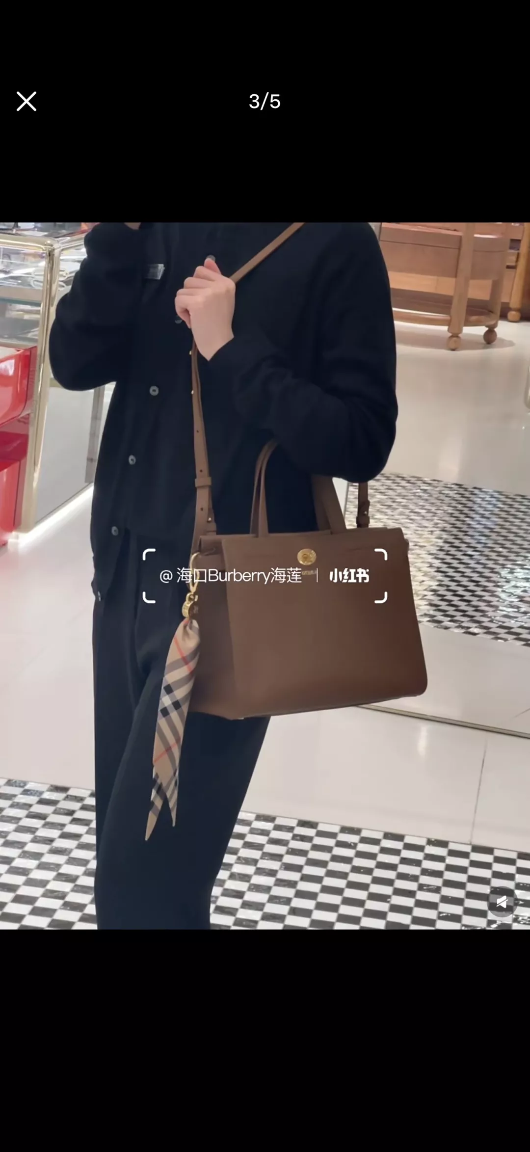 버버리 코츠월즈 스몰 레더 토트백 상세 이미지 22