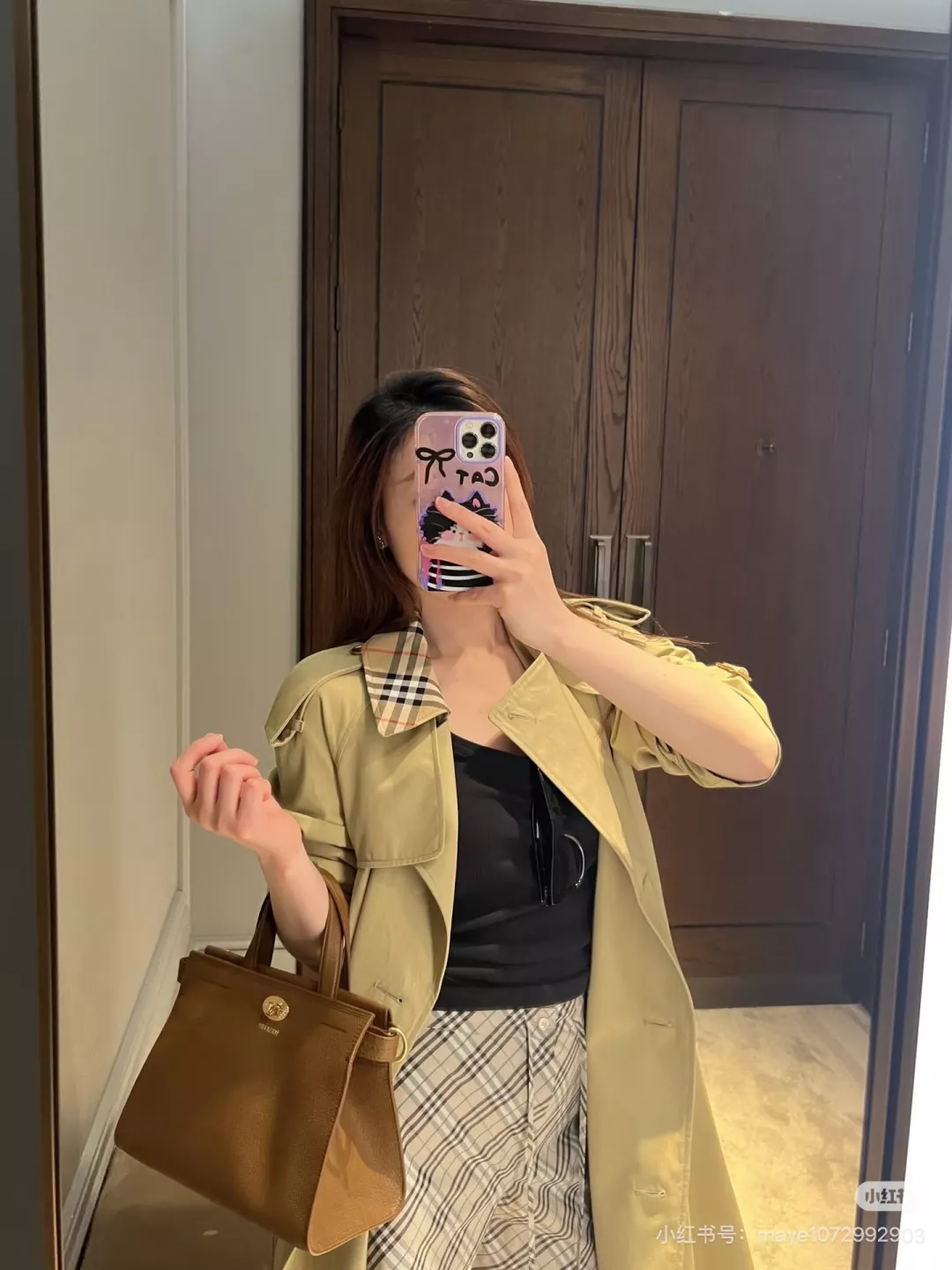 버버리 코츠월즈 스몰 레더 토트백 상세 이미지 25