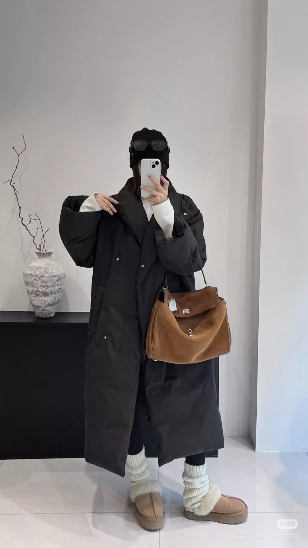 발렌시아가 대형 실루엣 소프트 숄더백 상세 이미지 18