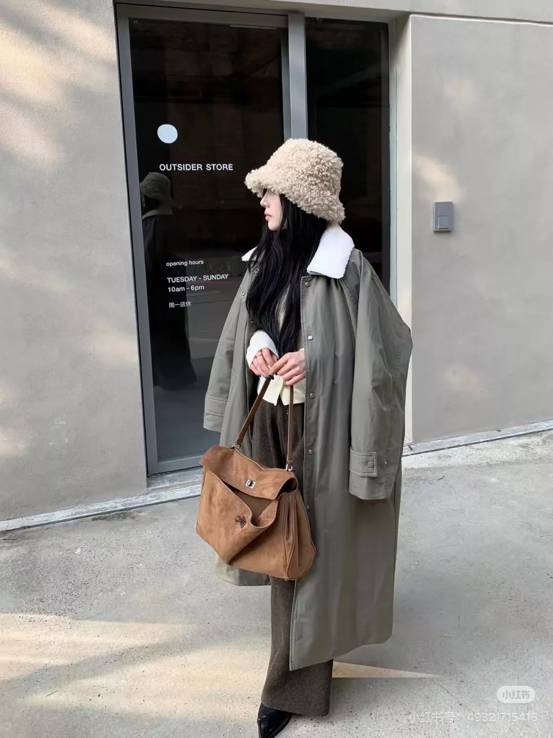 발렌시아가 대형 실루엣 소프트 숄더백 상세 이미지 23