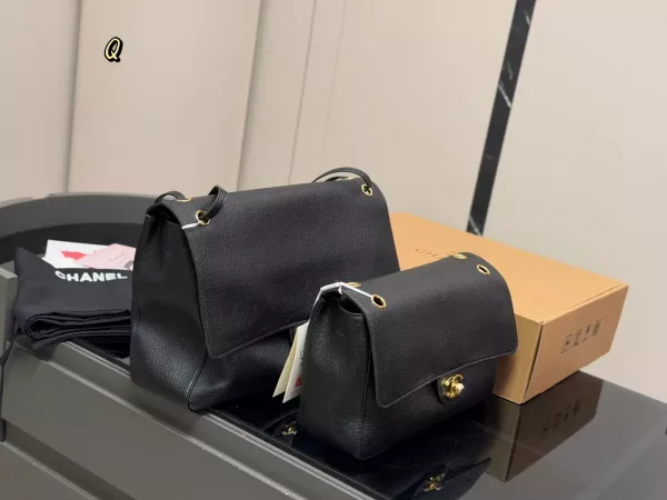 샤넬 맥시 공항 스타일 숄더백