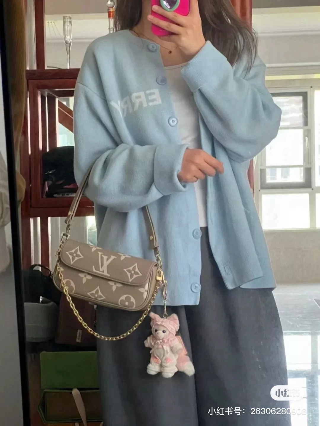 루이비통 체인 스트랩 플랩 바게트백 상세 이미지 15