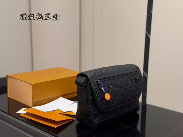 루이비통 보이저 소프트 남성 메신저백