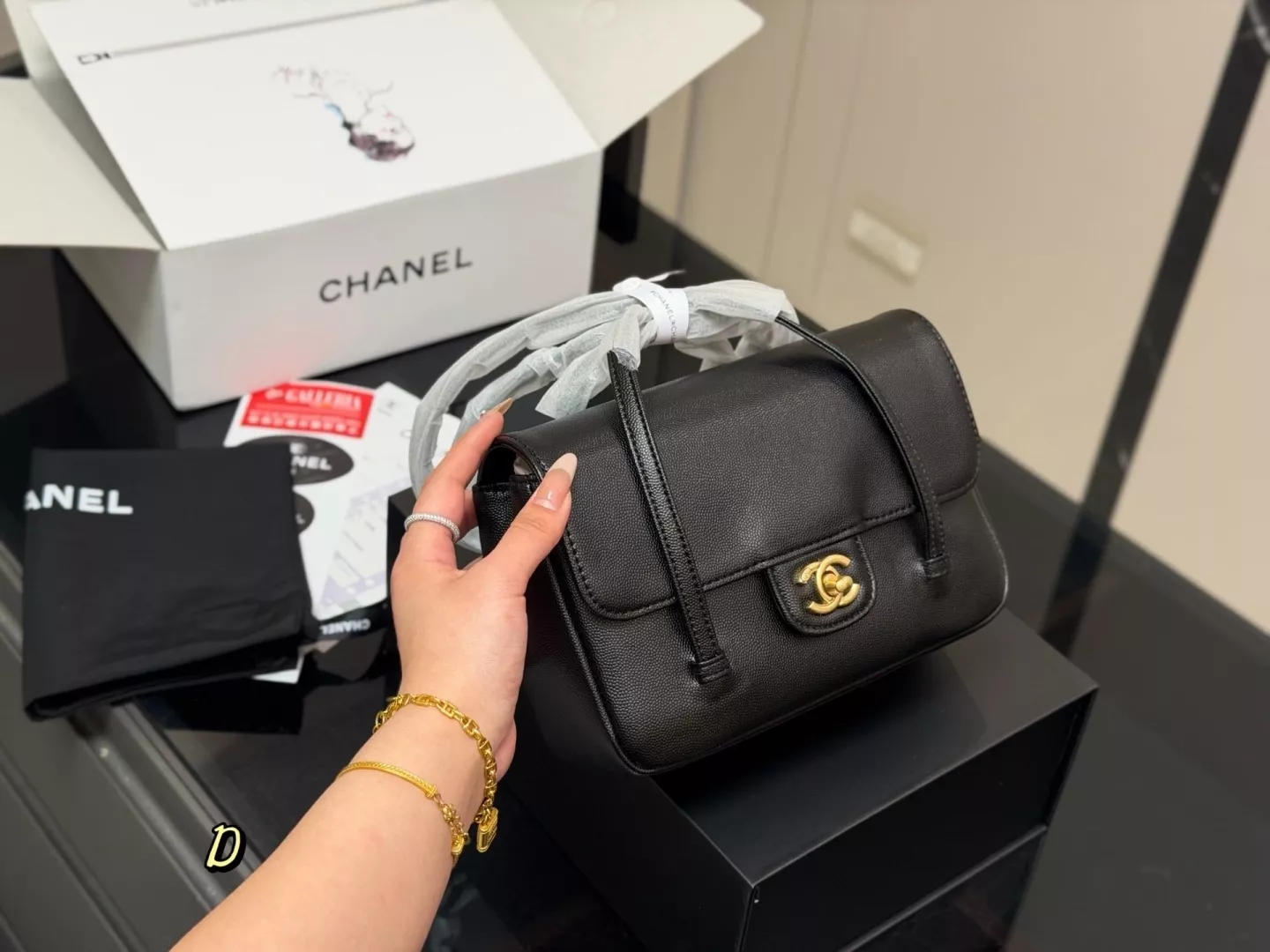 샤넬 플랩 더블 씨 잠금 숄더백 상세 이미지 10