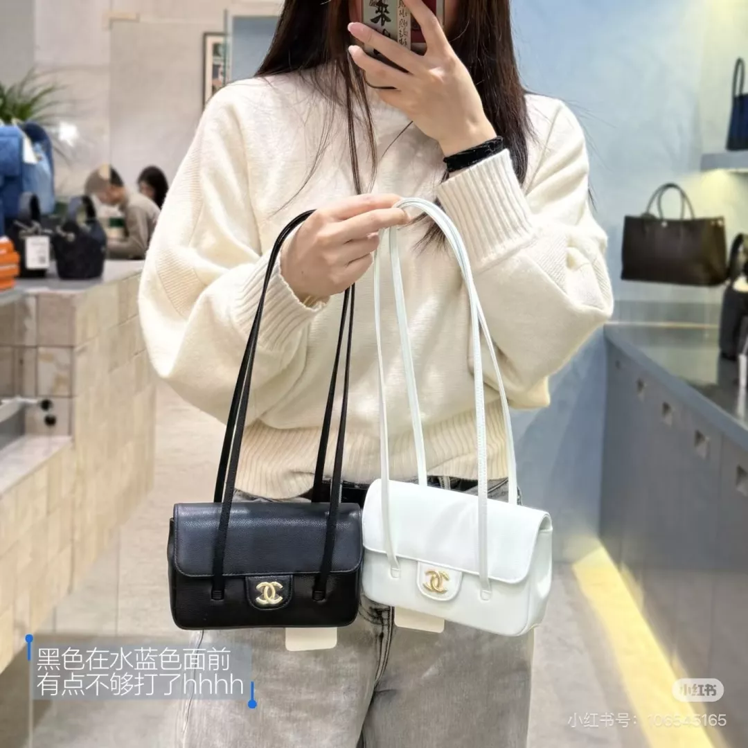 샤넬 플랩 더블 씨 잠금 숄더백 상세 이미지 23