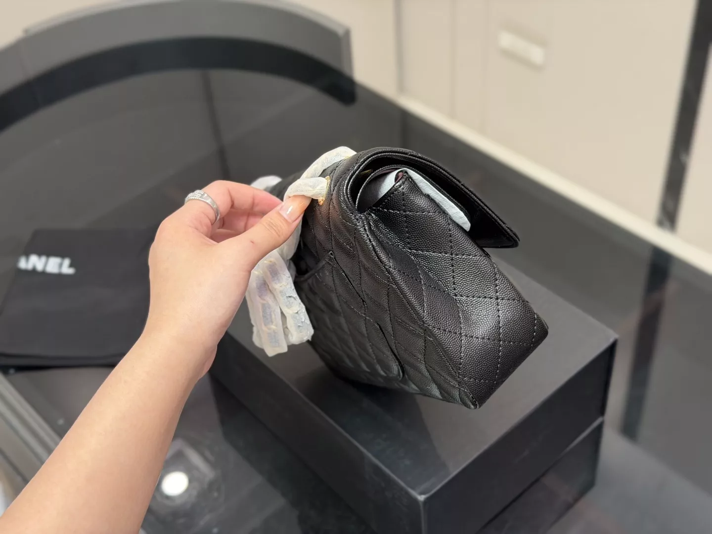 샤넬 퀼팅 캐비어 플랩 숄더백 상세 이미지 6