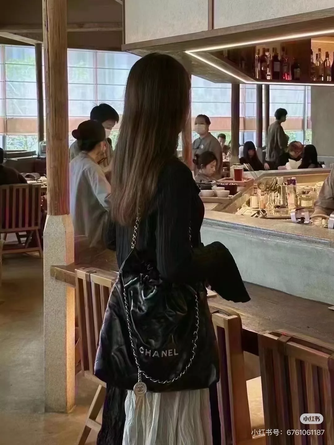 샤넬 소프트 램스킨 드로스트링 숄더백 상세 이미지 27