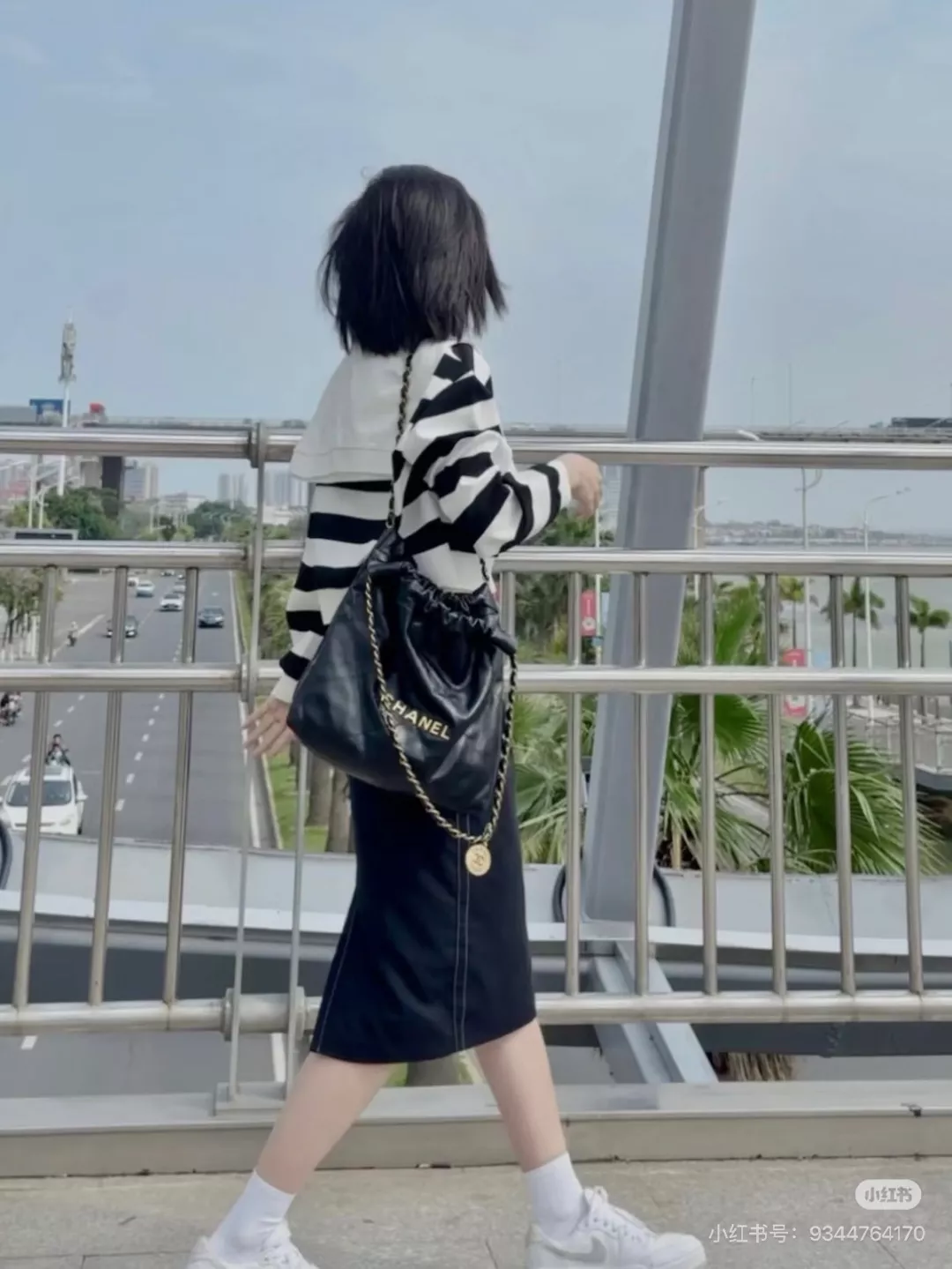 샤넬 소프트 램스킨 드로스트링 숄더백 상세 이미지 28