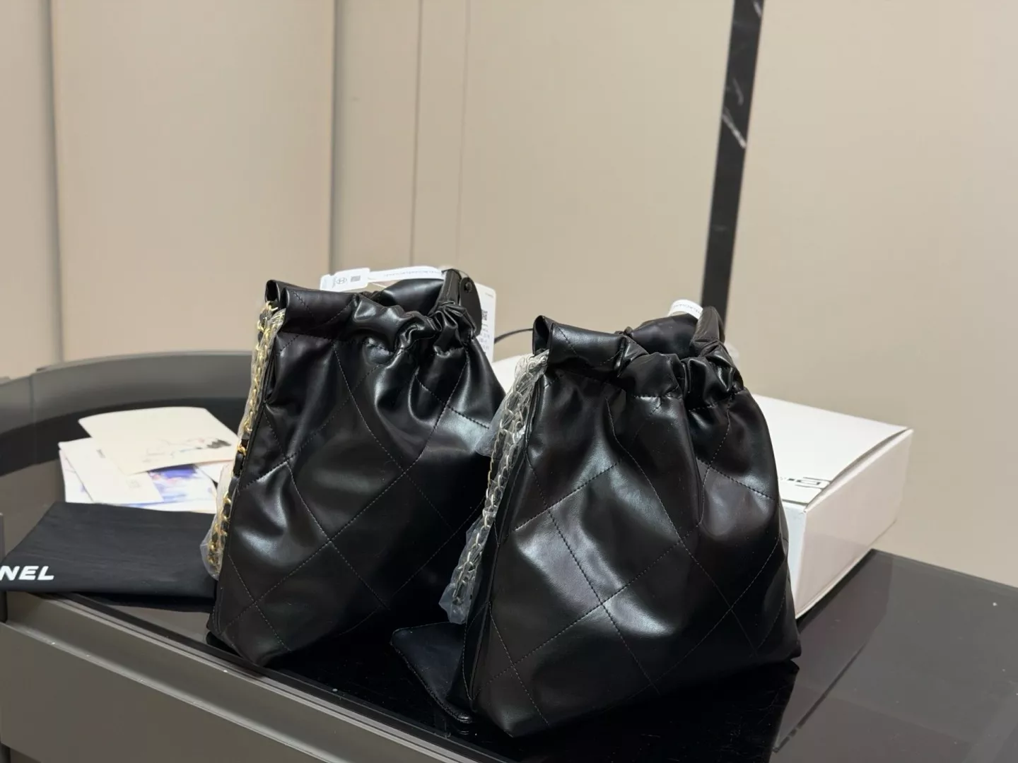 샤넬 소프트 램스킨 드로스트링 숄더백 상세 이미지 8
