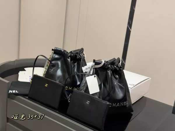 샤넬 소프트 램스킨 드로스트링 숄더백